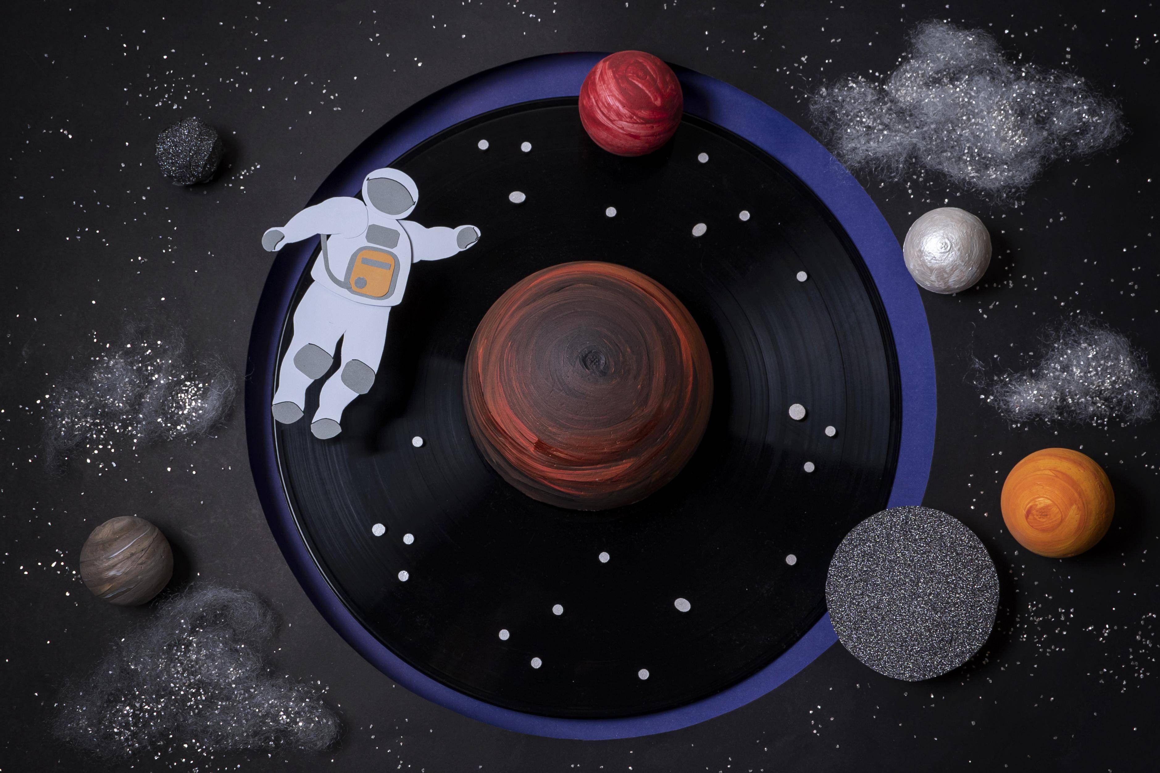 Звездная коллекция: знаки космической эры