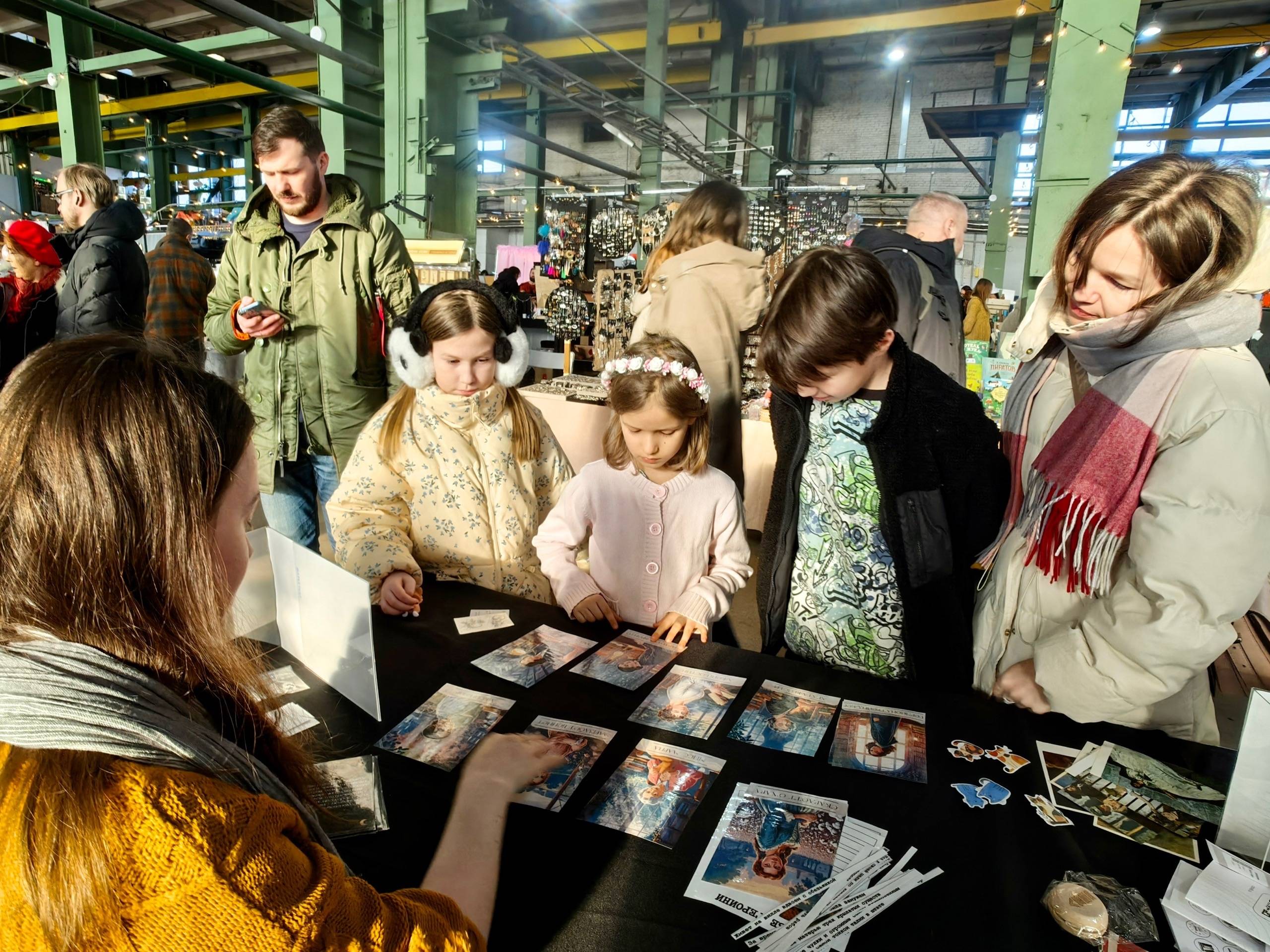 Гости ярмарки принимают участие в литературных играх