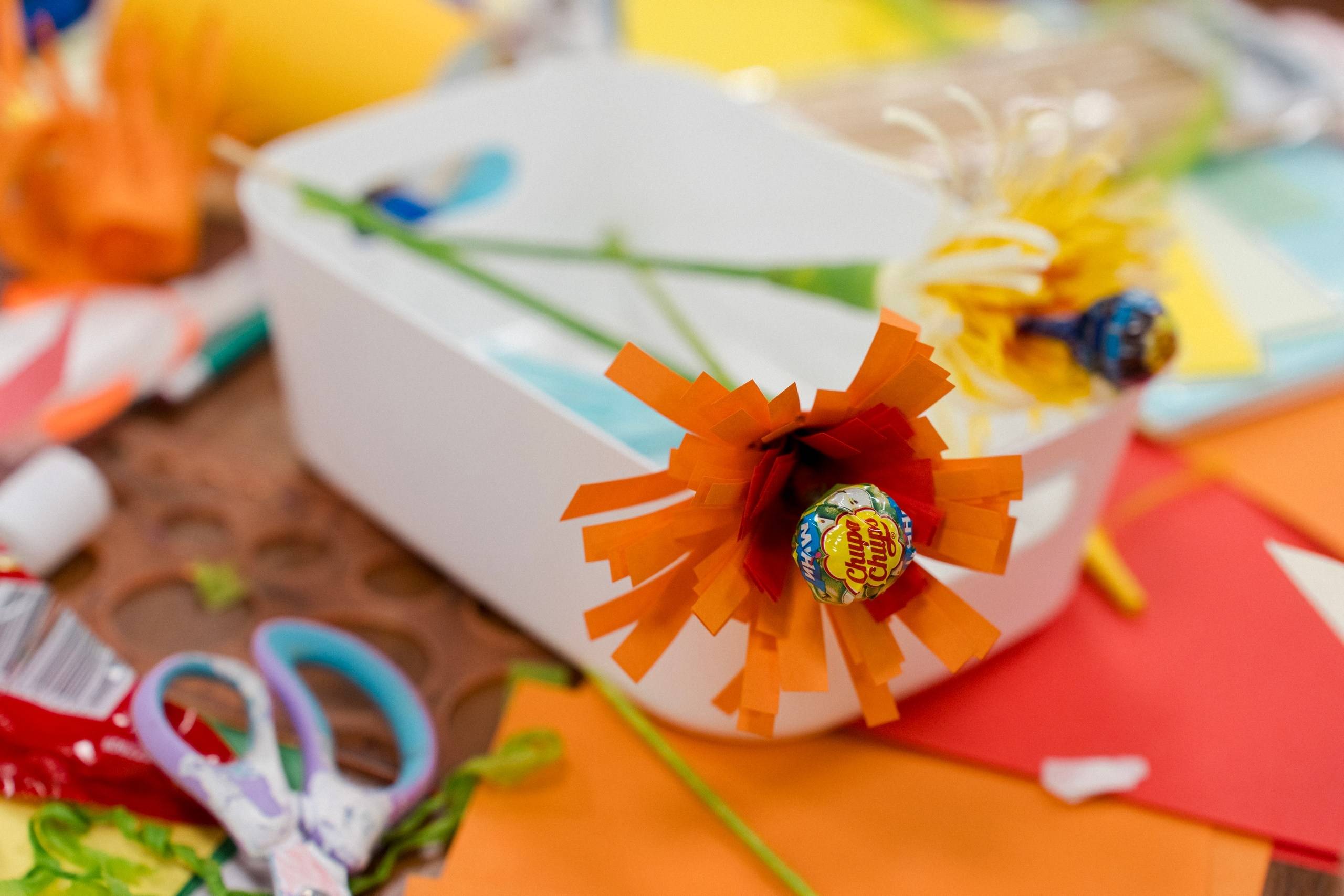 Яркие поделки со сладкими сюрпризами внутри