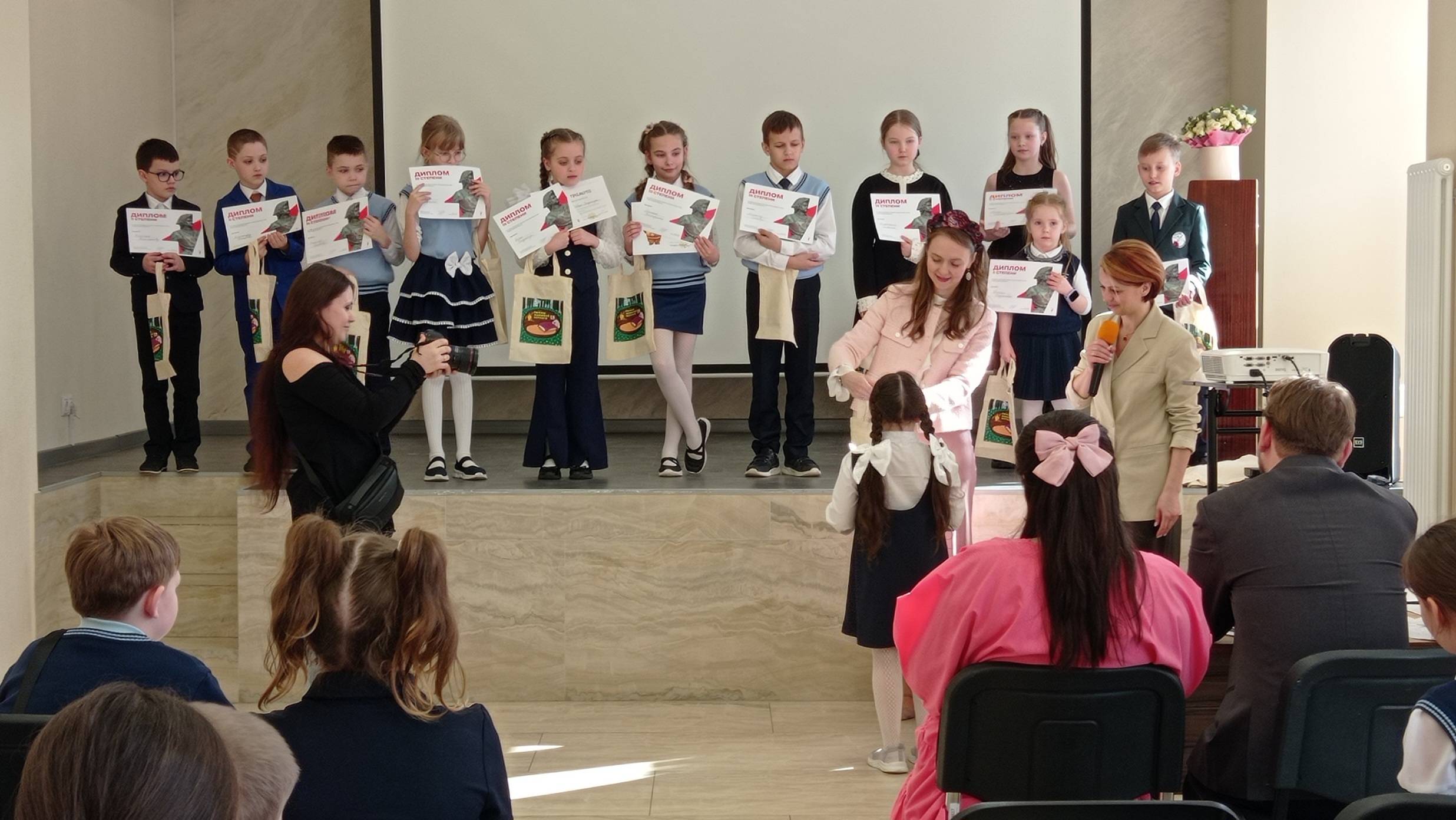 Вручение дипломов участникам