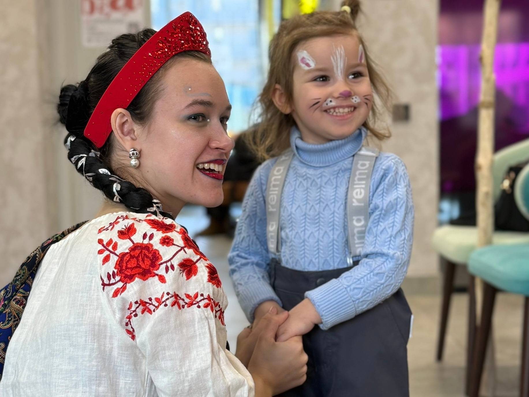 Юная читательница и ведущая праздника