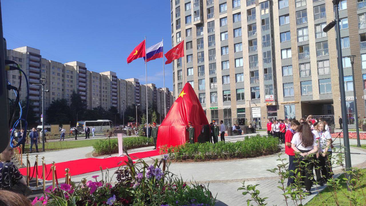 Открытие памятника Хо Ши Мину 1