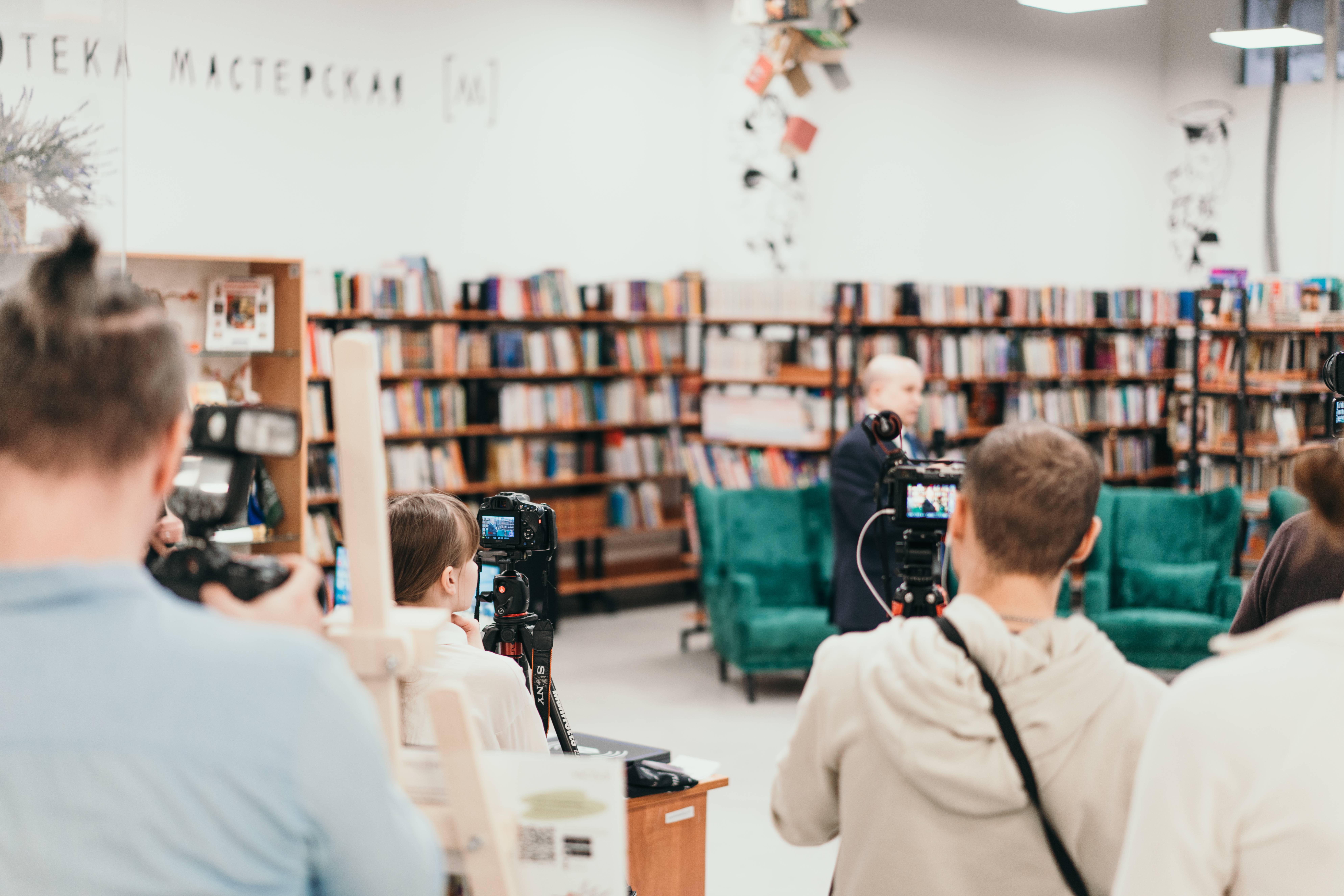 Съемка телевизионного сюжета об открытии Библиотеки-мастерской