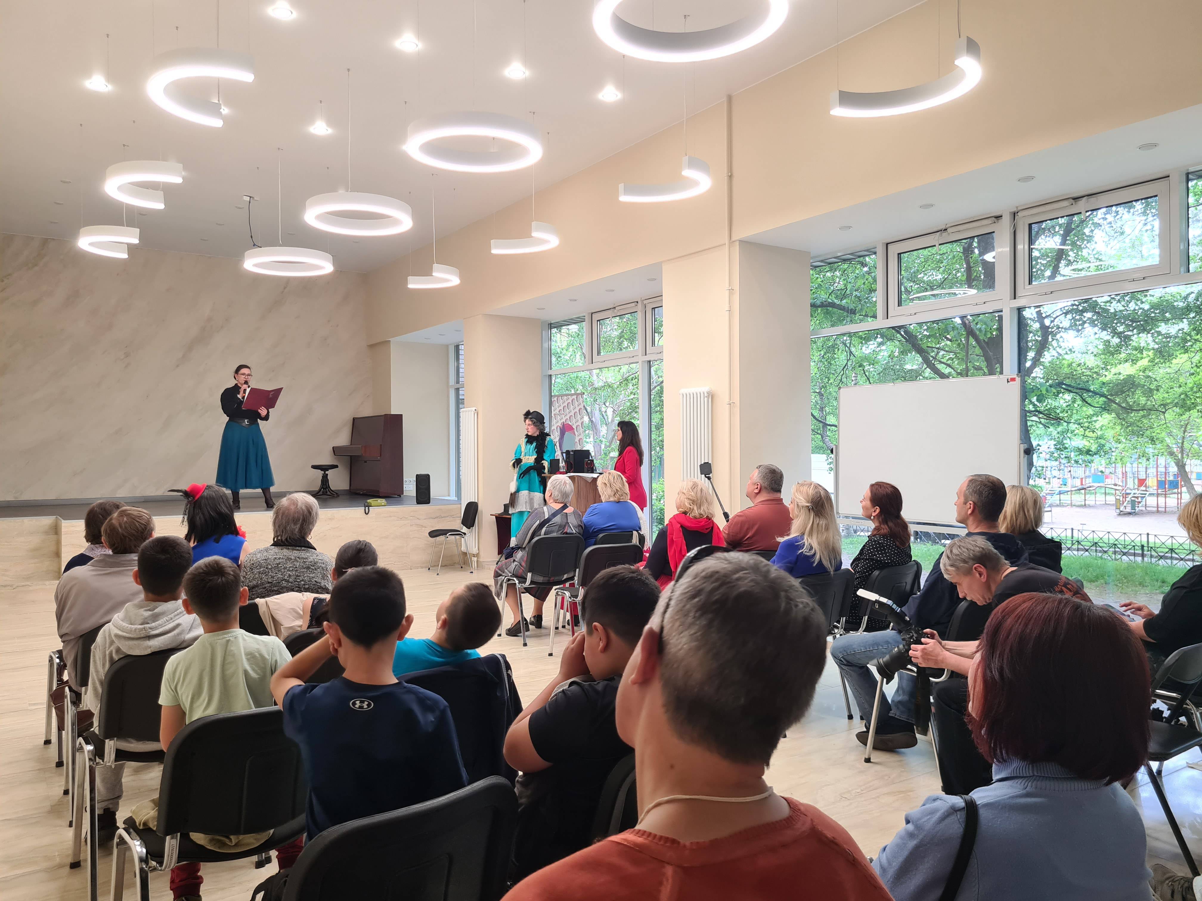 Культурно-развлекательная программа «Виват, Петербург!»
в рамках библиотечного проекта «Литературное дефиле» ко Дню города