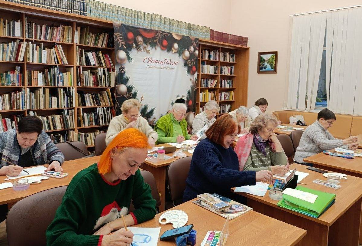 Участники мастер-класса по рисованию в библиотеке «Удельнинская»