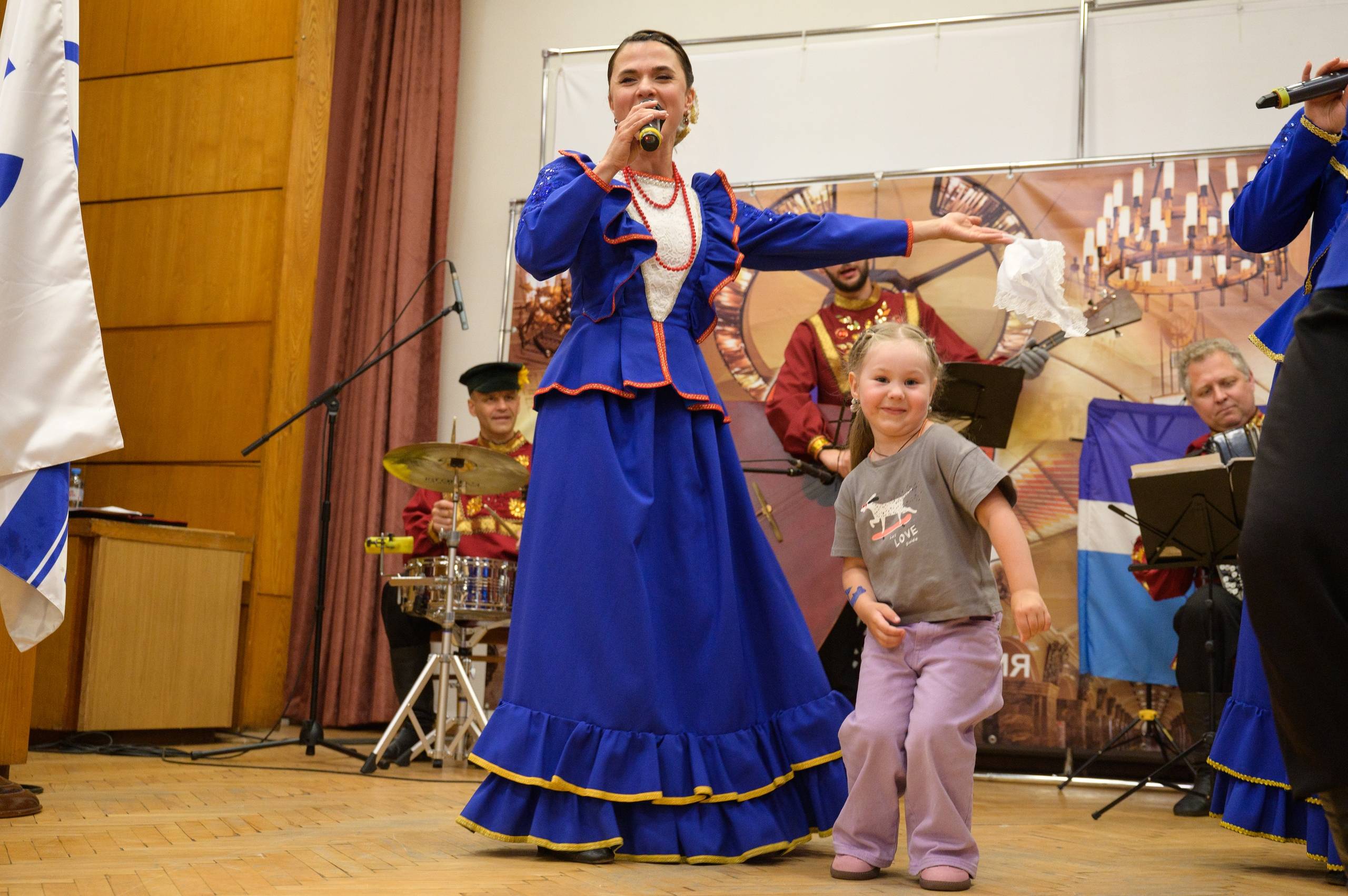 Выступление ансамбля "Хохлома"