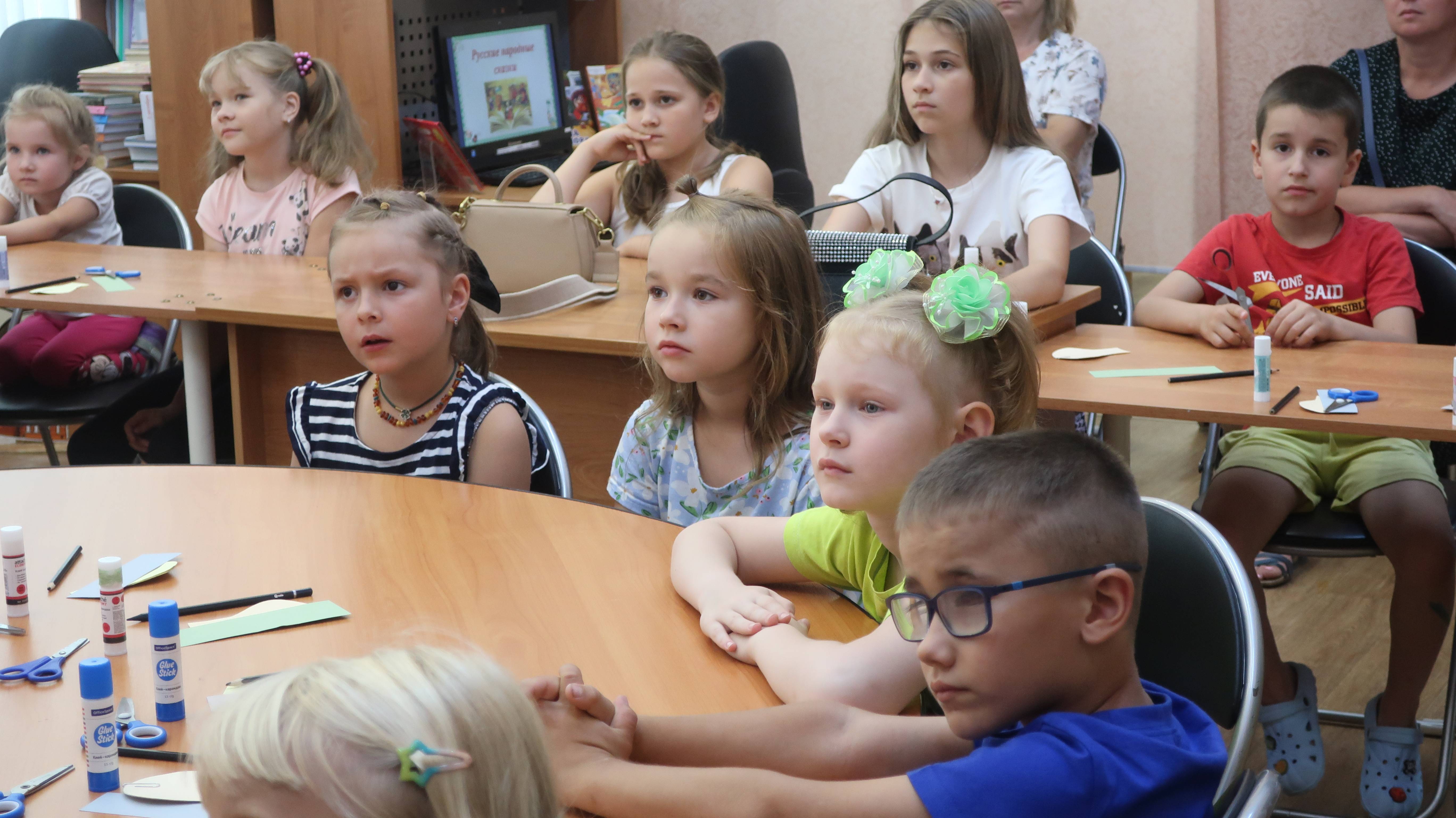 Дети внимательно слушают