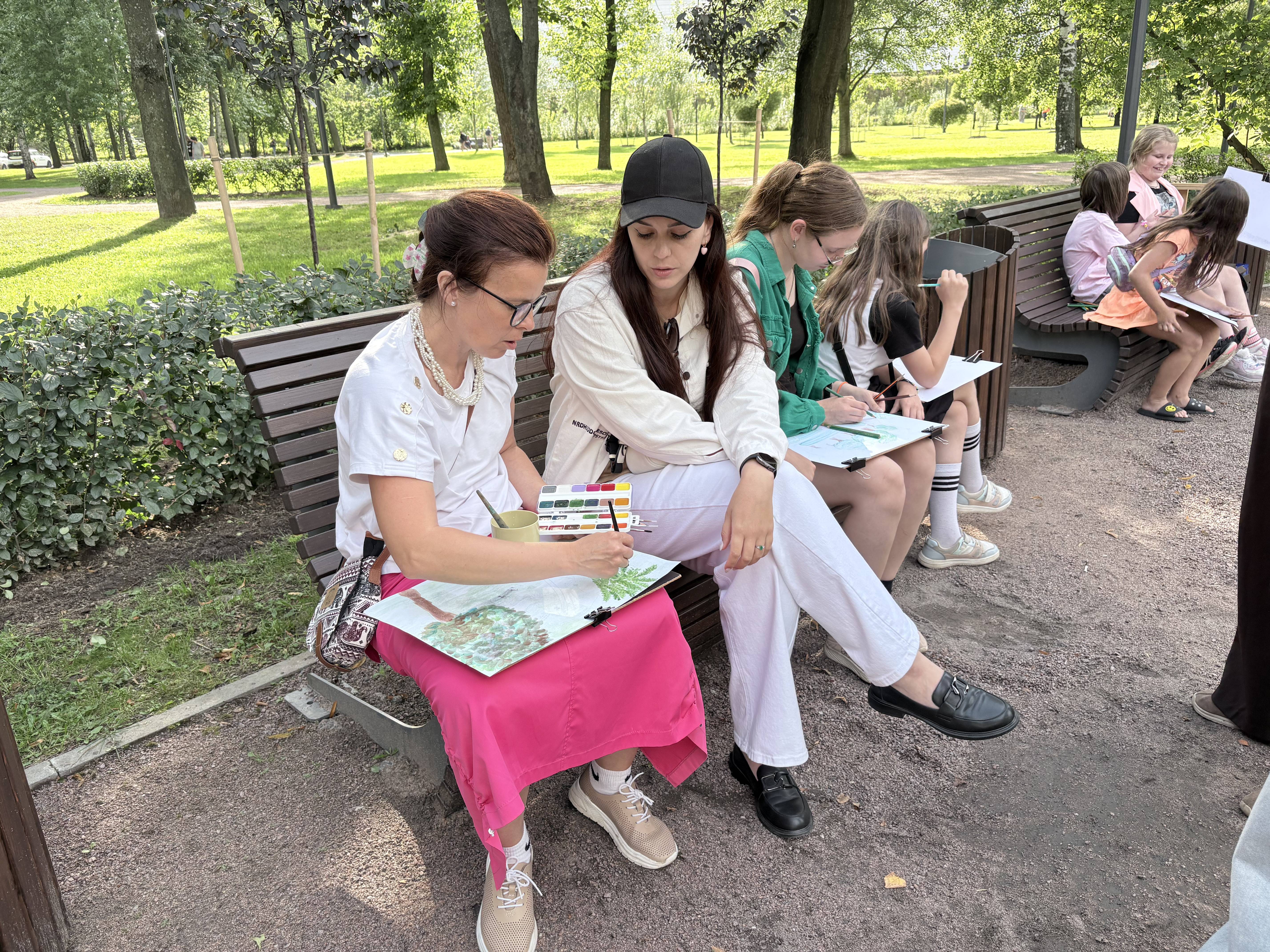 Все вместе рисовали природные пейзажи