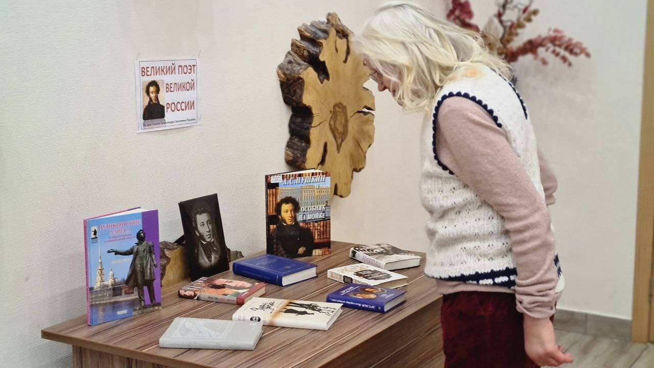 Выставка книг по теме игры