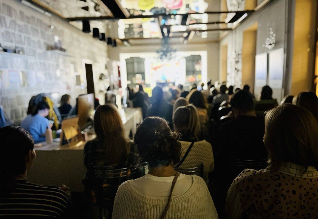 Библиотечный стендап-концерт в Открытой Гостиной