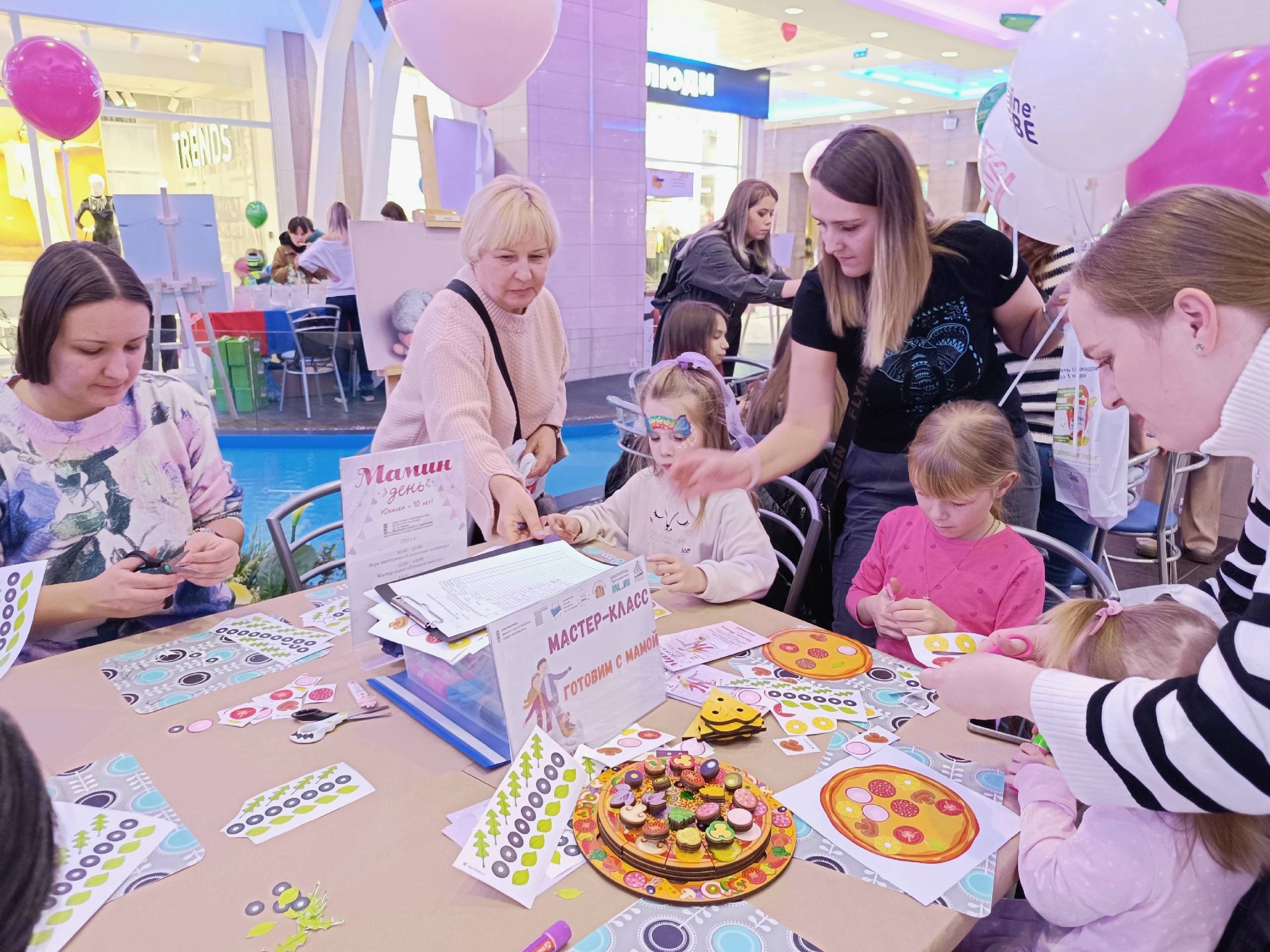 Библиотеки Выборгского района на юбилейном фестивале «Мамин день»