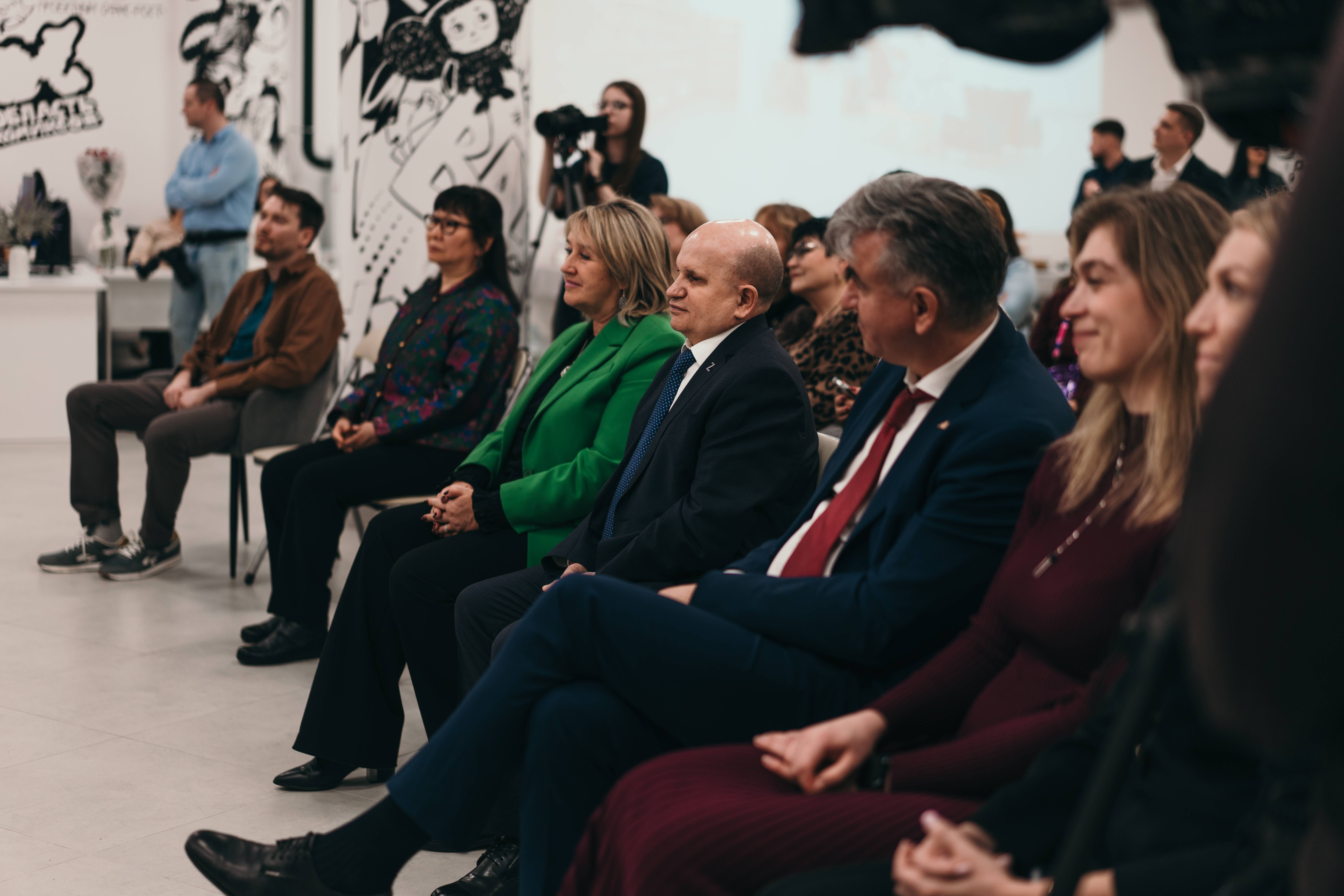 Гости торжественного открытия Библиотеки-мастерской